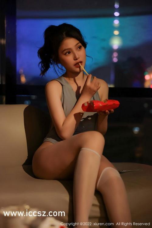 国产白丝,时尚与传统的完美融合